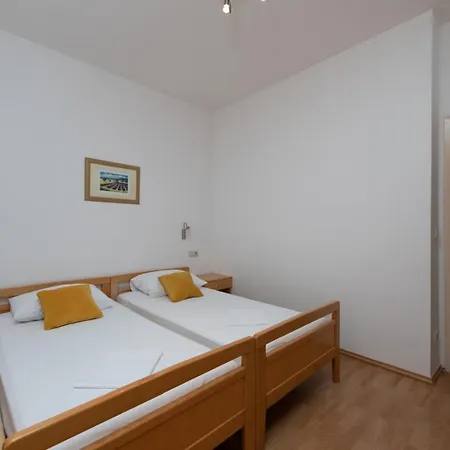 Appartement In With Sea View, Terrace, Air Conditioning, Wifi 3423-1 Duće